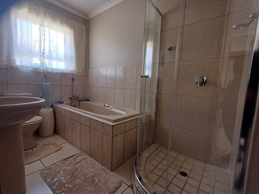 3 Bedroom Property for Sale in Ellaton North West